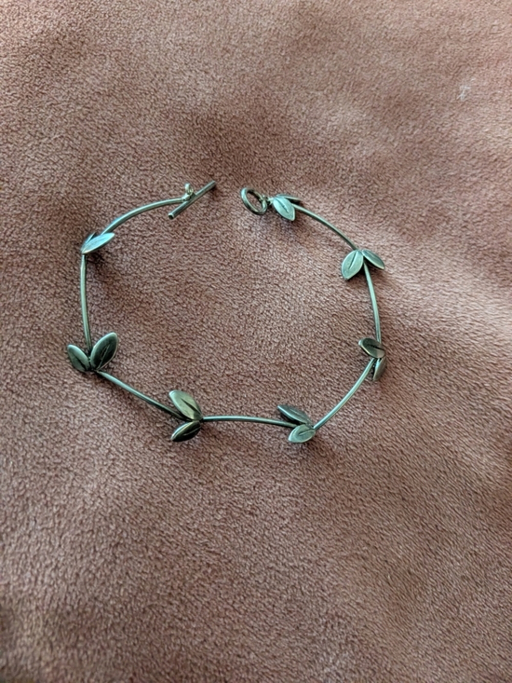 Canadian Designer Hilary Druxman Sterling Silver Dainty Leave Bracelet Stunning